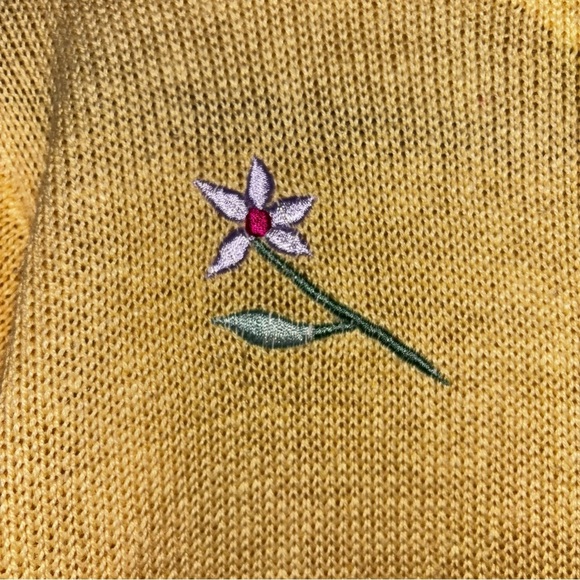 The Quacker Factory QVC Women’s Large Yellow Embroidered Sweater - Picture 13 of 16